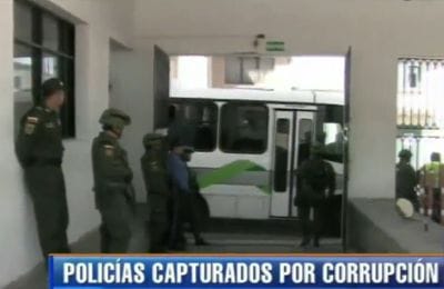 policias-capturados.jpg