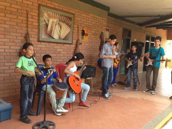 Alumnos de Guitarra y Técnica Vocal Alumnos de Guitarra y Técnica Vocal