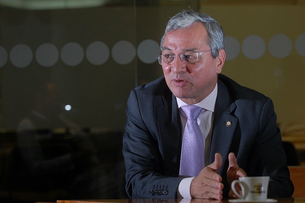 Henry-Villarraga.jpg