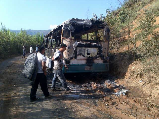 buseta-incinerada.jpg