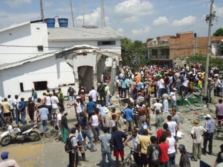 ESTACION DE POLICIA DESPUES DEL ATENTADO ESTACION DE POLICIA DESPUES DEL ATENTADO