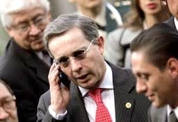 Uribe-y-las-chuzadas.jpg
