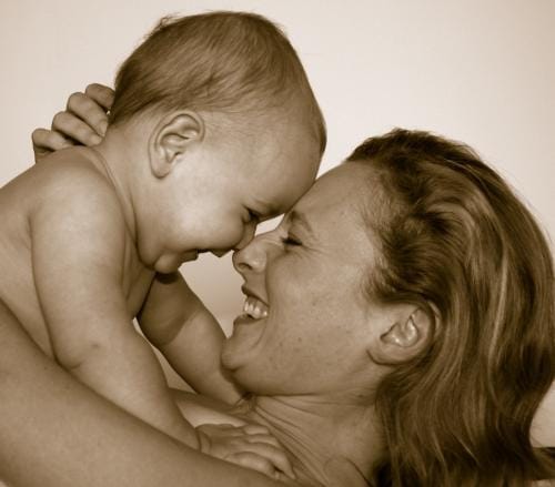 dia-de-la-familia-madre-e-hijo_500.jpg