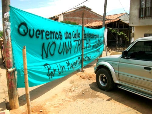 Queremos-una-calle-pavimentada-no-una-trocha.jpg