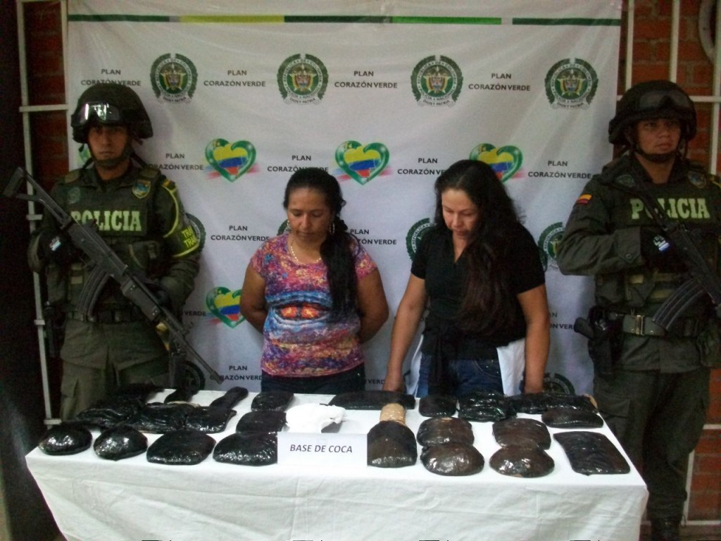 Damas detenidas
