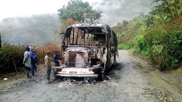 ELN-incinera-bus-en-el-norte-del-Cauca.jpg
