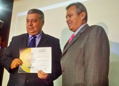 OSCAR-LOPEZ-NOGUERA-PREMIO-NACIONAL-DE-PERIODISMO-DEPORTIVO-2014.jpg