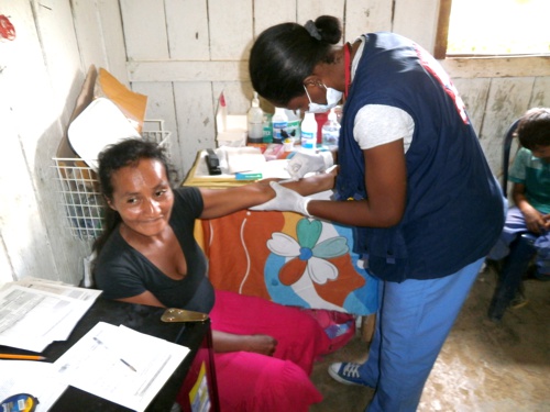 Atencion-medica-en-El-Naya-Cauca.jpg