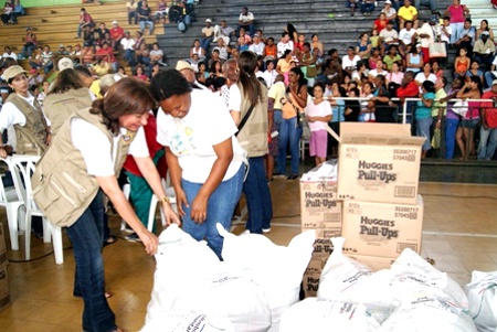 Entrega-de-Ayudas-Humanitarias-en-Caloto.jpg