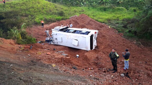 Accidente-de-tránsito-deja-14-personas-lesionadas.jpg