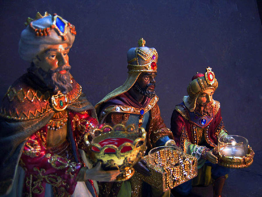 reyes-magos-with-gifts-estela-robles reyes-magos-with-gifts-estela-robles