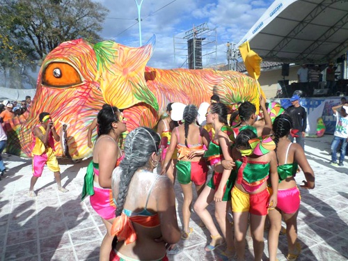 Carnavales-de-Negros-y-Blancos-Balboa-Cauca-comparsas.jpg