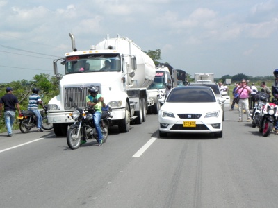 Indígenas se concentraron sobre la vía Panamericana - Santander de Quilichao - Cauca Indígenas se concentraron sobre la vía Panamericana - Santander de Quilichao - Cauca
