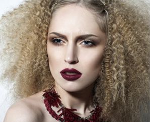 MISTICISMO Y SENSUALIDAD DEL COLOR MARSALA