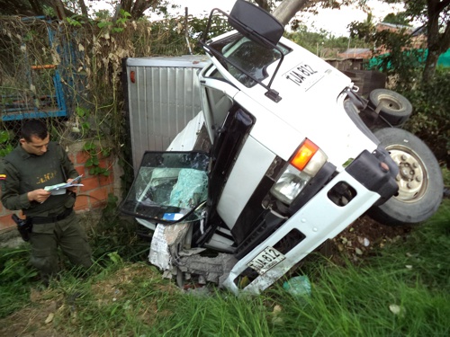 Aparatoso-accidente-por-intento-de-robo-en-Villa-Rica.jpg