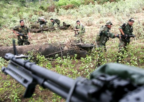 Combates entre Ejército y Farc en el Cauca Combates entre Ejército y Farc en el Cauca