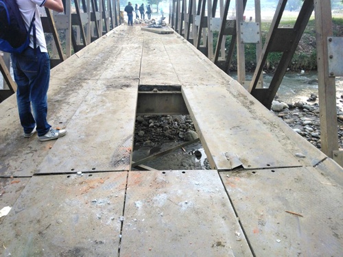 Enfrentamientos-entre-indígenas-y-Esmad-en-Corinto-daño-en-el-Puente-de-los-soldados.jpg