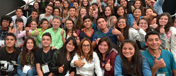 Los-jóvenes-de-hoy-van-a-ser-los-verdaderos-constructores-de-la-paz-Juan-Manuel-Santos.jpg