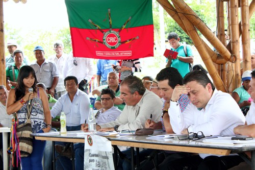 Ministro-de-Agricultura-se-reunió-con-comunidades-indígenas-del-Cauca2.jpg