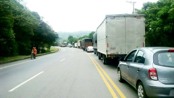 Restablecido-el-paso-en-la-vía-Panamericana-Cali-Popayán.jpg