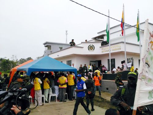 Subdirectora-de-la-Policía-Nacional-mayor-general-Luz-Marina-Bustos-Castañeda-inauguró-en-Timbiquí-estación-de-Policía-3.jpg