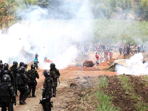 Indígenas-ESMAD-Policía-Cauca.jpg