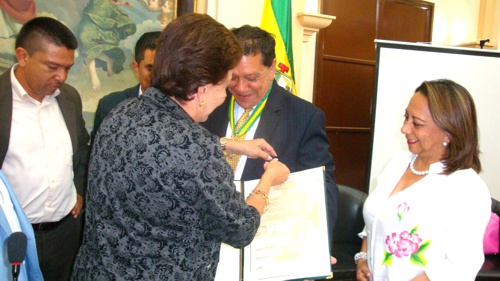 Condecorado-Rodrigo-Bermúdez-Ospino-gerente-de-la-ESE-Popayán-por-la-Asamblea.jpg