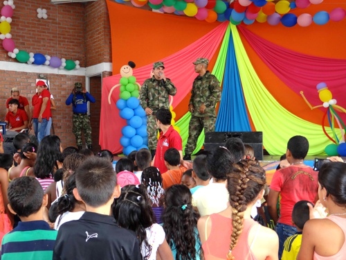 Ejército-trabaja-comprometido-con-la-comunidad-de-Corinto-Fuerza-de-Tarea-Apolo1.jpg