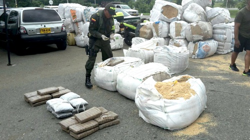Policía-incautó-marihuana-camuflada-en-medio-de-fique-en-Cauca.jpg