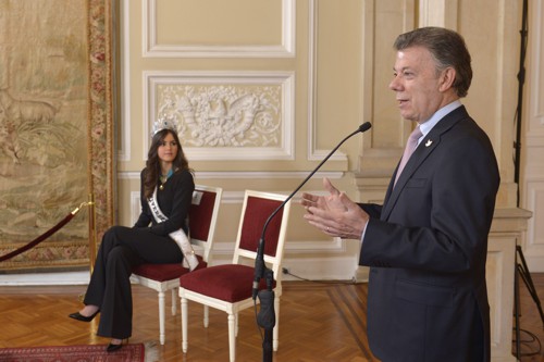 Presidente-Santos-nombró-a-Miss-Universo-embajadora-ante-el-mundo-en-lucha-contra-la-desnutrición-infantil.jpg