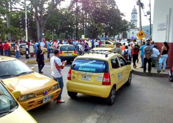 Transportadores de servicio público bloquean calles en Santander de Quilichao2 Transportadores de servicio público bloquean calles en Santander de Quilichao2