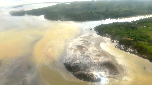 Mancha-de-petróleo-en-Tumaco.jpg