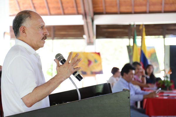 Temístocles-Ortega-Narváez-Gobernador-del-Cauca-defiende-protección-arancelaria-a-la-producción-de-azúcar.jpg