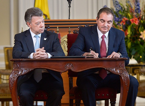 Juan-Manuel-Santos-Aurelio-Iragorri-Valencia.jpg