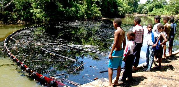 Mancha-de-petróleo-en-Tumaco.jpg
