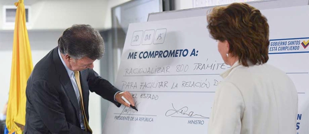 Gobierno-se-comprometió-a-simplificar-800-trámites-administrativos-más-para-el-año-2018.jpg
