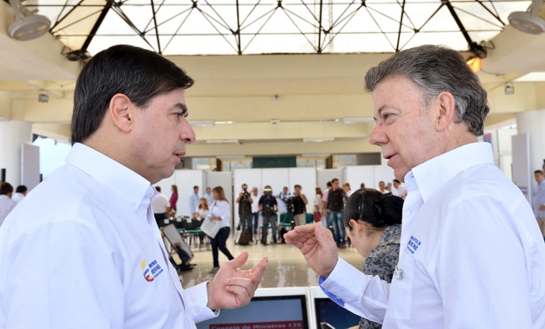Juan-Fernando-Cristo-y-Juan-Manuel-Santos.jpg