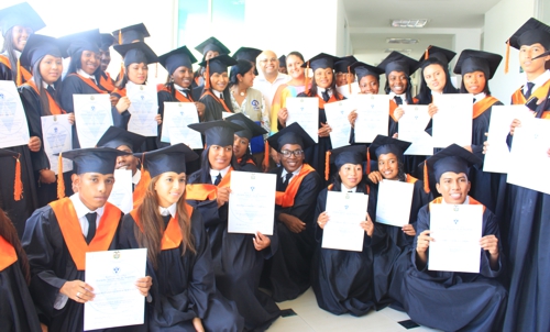 graduandos-de-Fundación-Plan.jpg