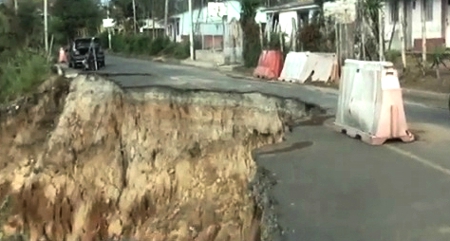 Banca-caída-en-las-veredas-La-Playa-y-Figueroa.jpg