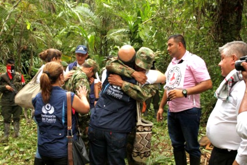 Soldados-liberados-por-el-ELN-en-Arauca.jpg