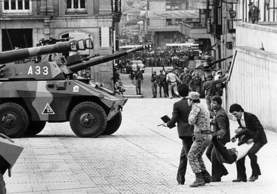 Toma-del-Palacio-de-Justicia-de-Colombia-en-1985.jpg