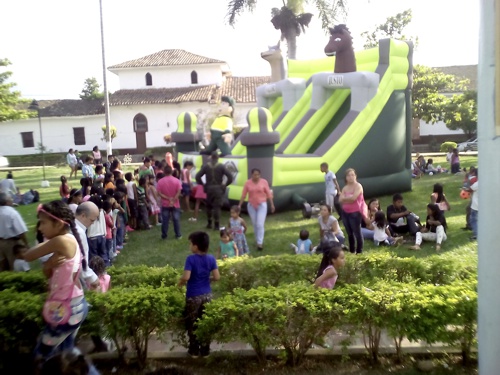 Alcaldía-de-Caloto-entregó-regalos-a-la-niñez3.jpg