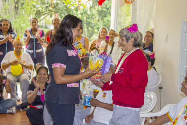 Comfacauca-llevó-alegría-a-los-adultos-mayores-de-Quilichao1.jpg