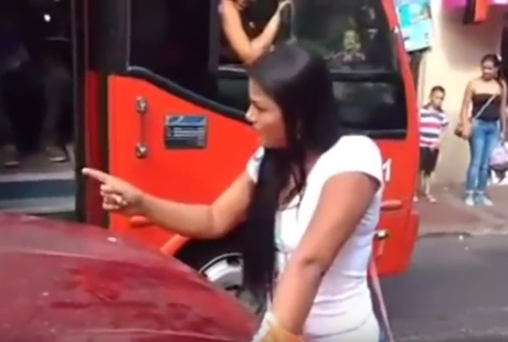 LUIS, BAJE ESA PERRA DEL CARRO LUIS, BAJE ESA PERRA DEL CARRO