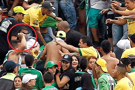 Enfrentamientos-entre-hinchas-del-Nacional-y-Bucaramanga.jpg