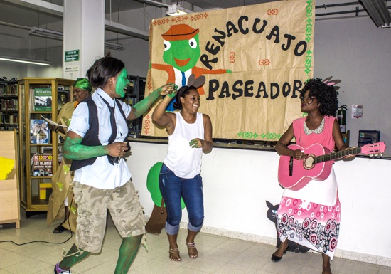 El-Renacuajo-Paseador-estuvo-en-la-biblioteca-Comfacauca.jpg