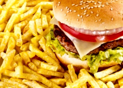 Papas-fritas-y-hamburguesa.jpg