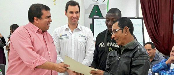 entrega-de-tierras.jpg