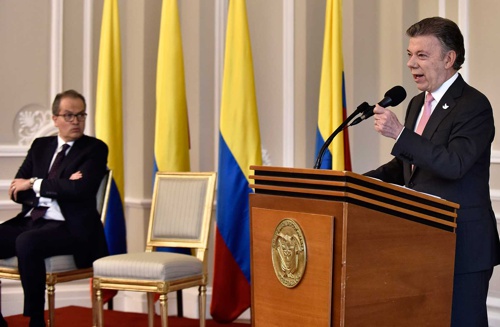 Fernando-Carrillo-y-Juan-Manuel-Santos.jpg