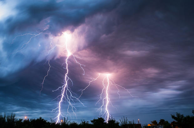 TLMD-lluvia-tormenta-generica-rayo-shutterstock_123174094.jpg